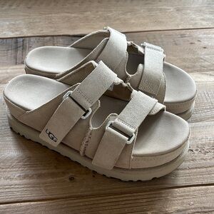 UGG Women's Goldenstar Hi Slide Sandal